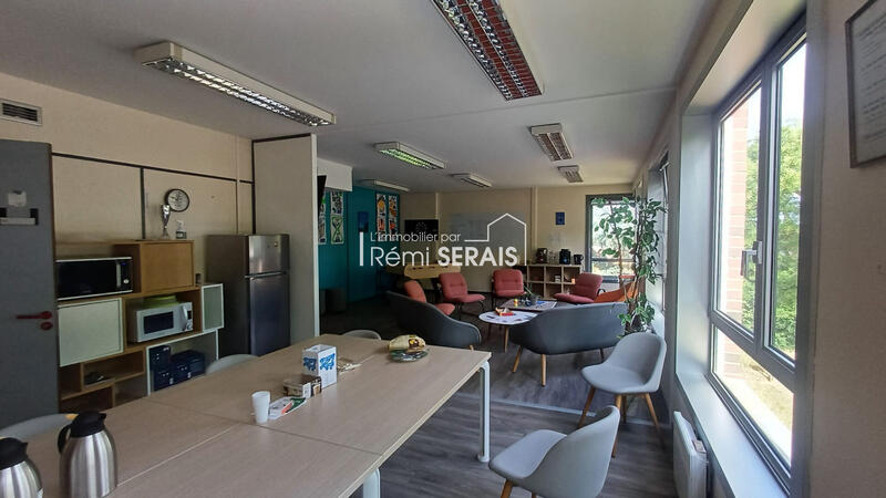 Bureau - 5 620 m² - 120 pièces