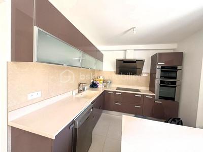 Maison - 96 m² - 5 pièces