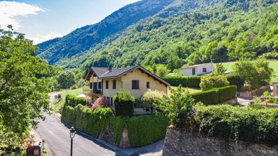 Propriété - 236 m² - 9 pièces