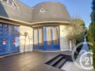 Maison - 237 m² - 7 pièces