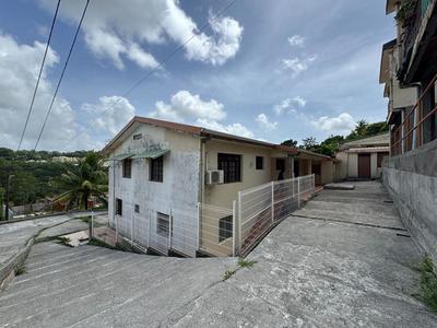 Maison - 400 m² - 6 pièces