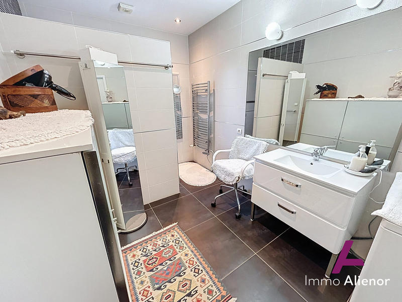 Maison - 212 m² - 7 pièces