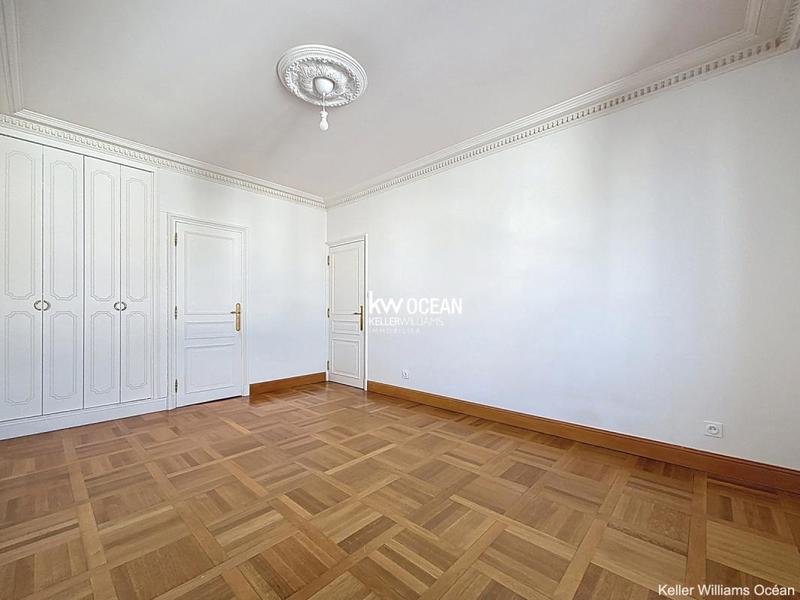 Appartement - 258 m² - 7 pièces