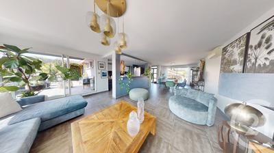 Maison - 234 m² - 6 pièces