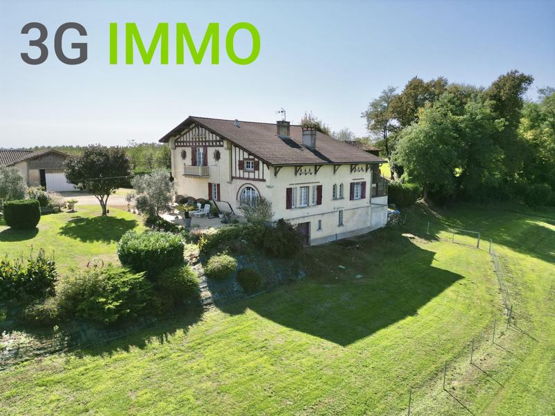 Maison - 219 m² - 12 pièces