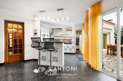 Maison - 198 m² - 5 pièces