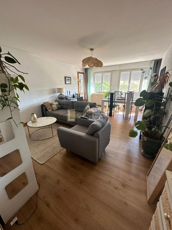 Appartement - 90 m² - 3 pièces