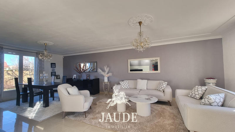 Maison - 277 m² - 8 pièces