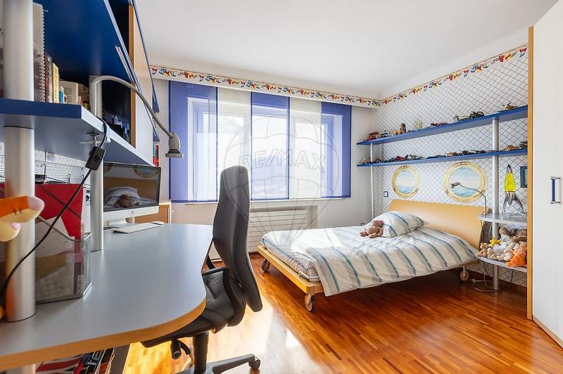 Maison - 280 m² - 10 pièces