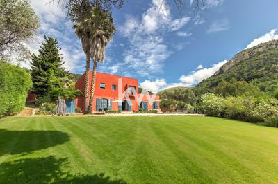 Maison - 230 m² - 8 pièces