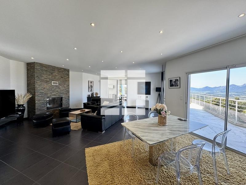 Villa - 185 m² - 5 pièces