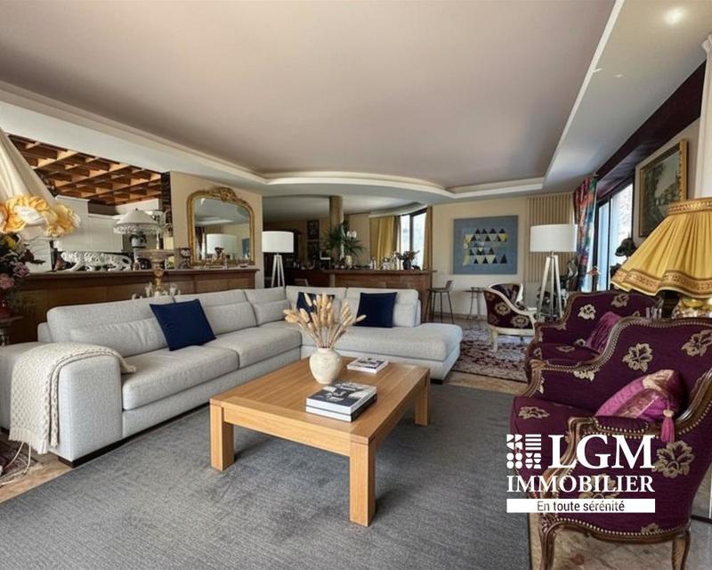 Villa - 288 m² - 6 pièces