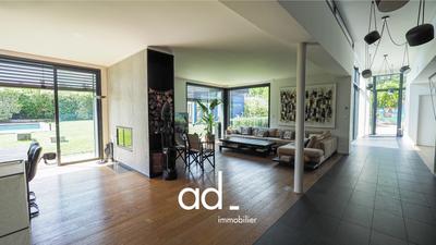 Maison contemporaine - 271 m² - 8 pièces