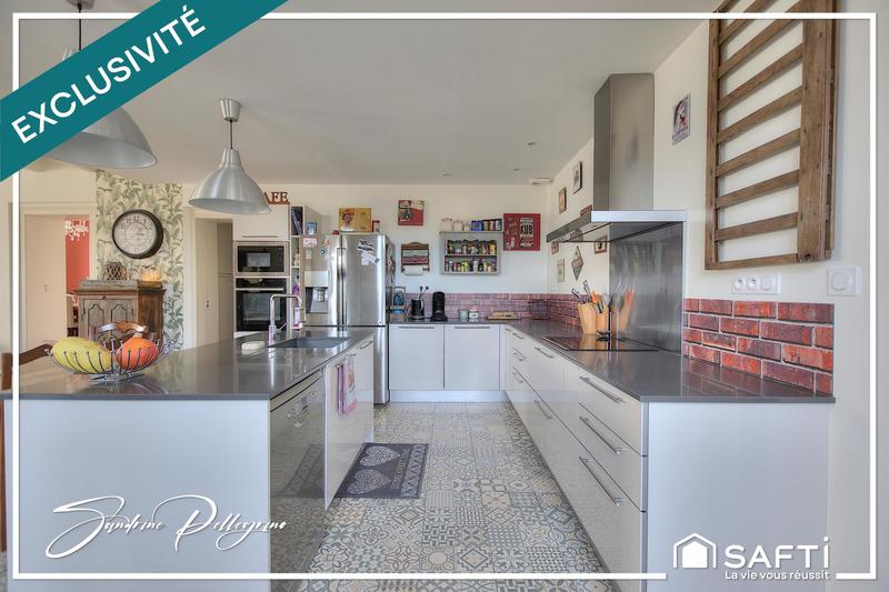 Maison - 270 m² - 9 pièces