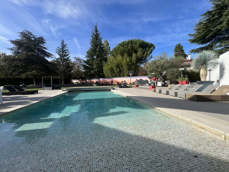 Maison - 350 m² - 8 pièces