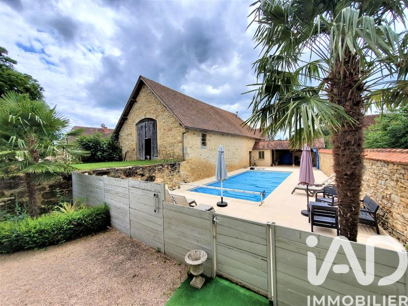 Maison - 220 m² - 8 pièces