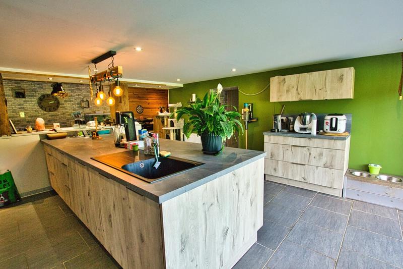 Maison - 209 m² - 9 pièces