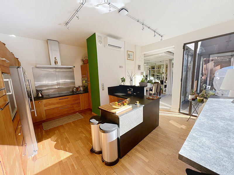 Maison - 275 m² - 8 pièces