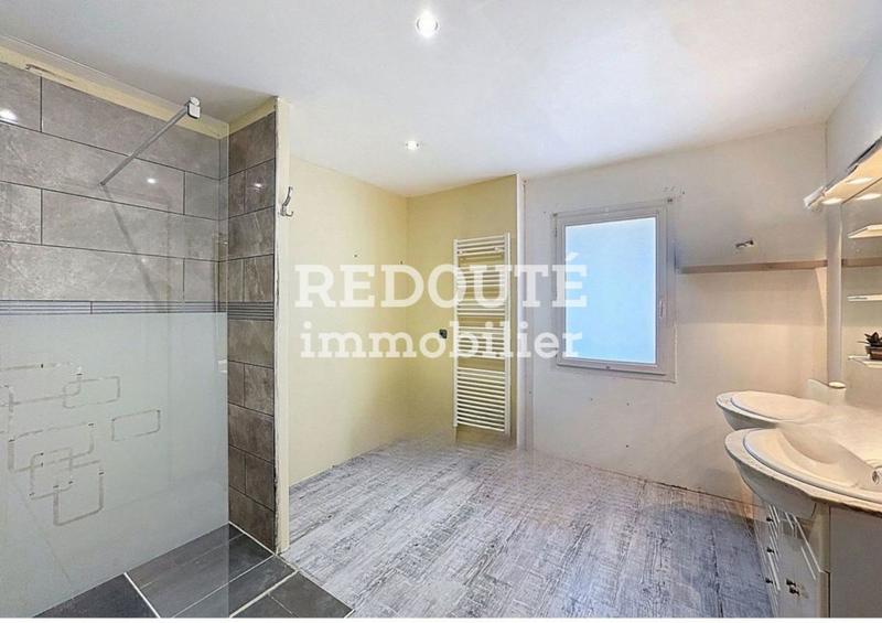 Maison - 228 m² - 8 pièces