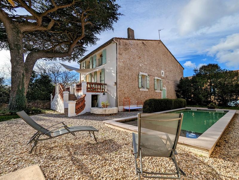 Maison - 250 m² - 8 pièces