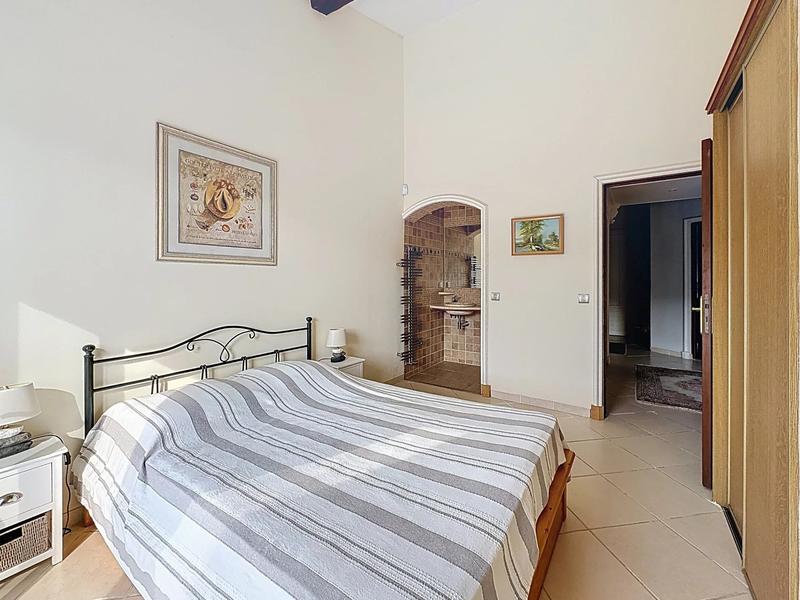 Maison - 231 m² - 7 pièces