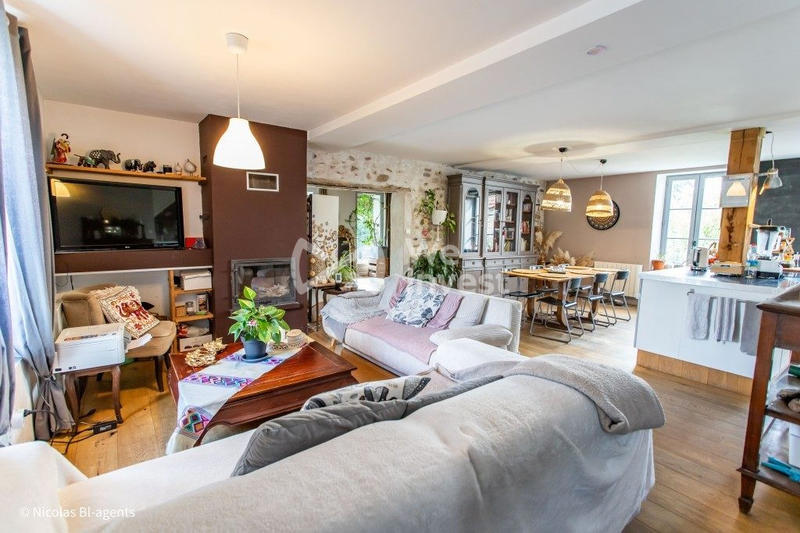 Maison - 186 m² - 7 pièces