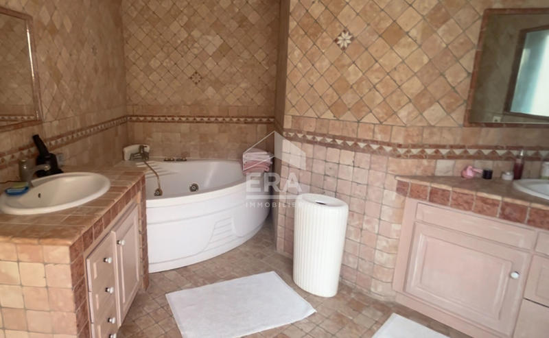 Maison - 195 m² - 5 pièces