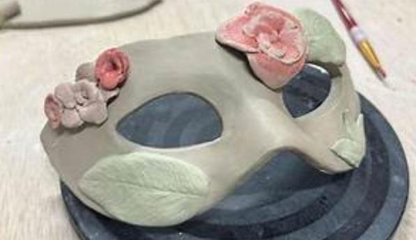 Atelier de Modelage d'Argile Adultes &amp; Enfants - masques de mardi Gras