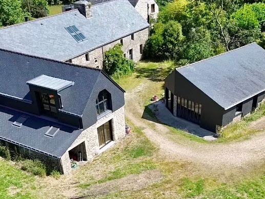 Maison - 247 m² - 7 pièces