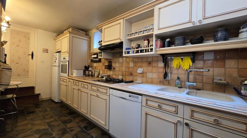 Maison - 202 m² - 7 pièces