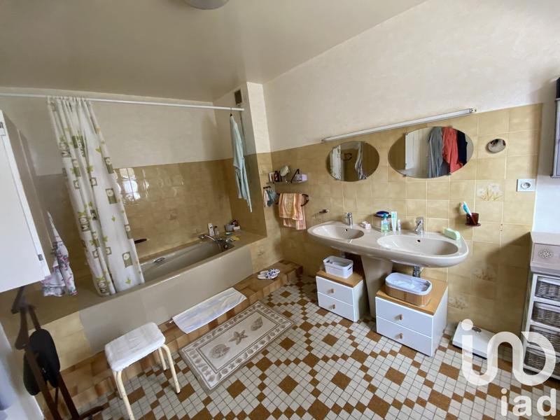 Maison - 212 m² - 8 pièces