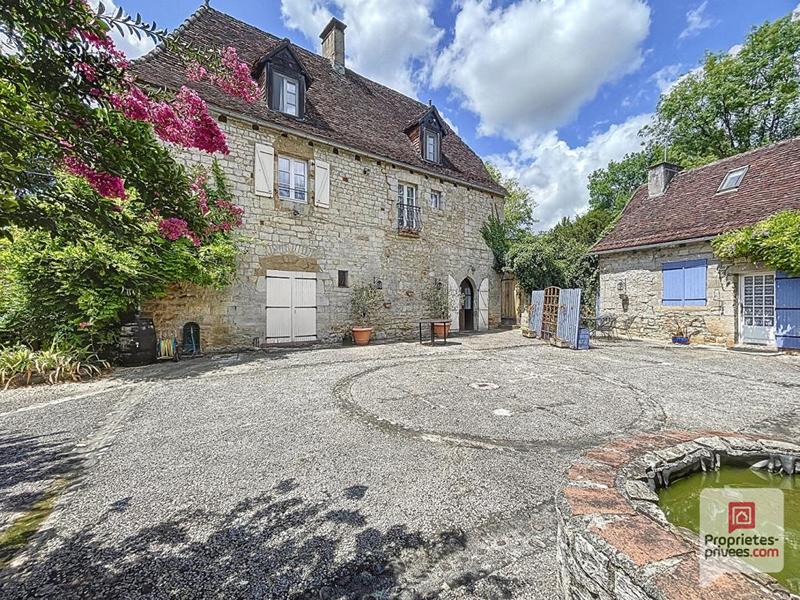 Propriété - 270 m² - 12 pièces