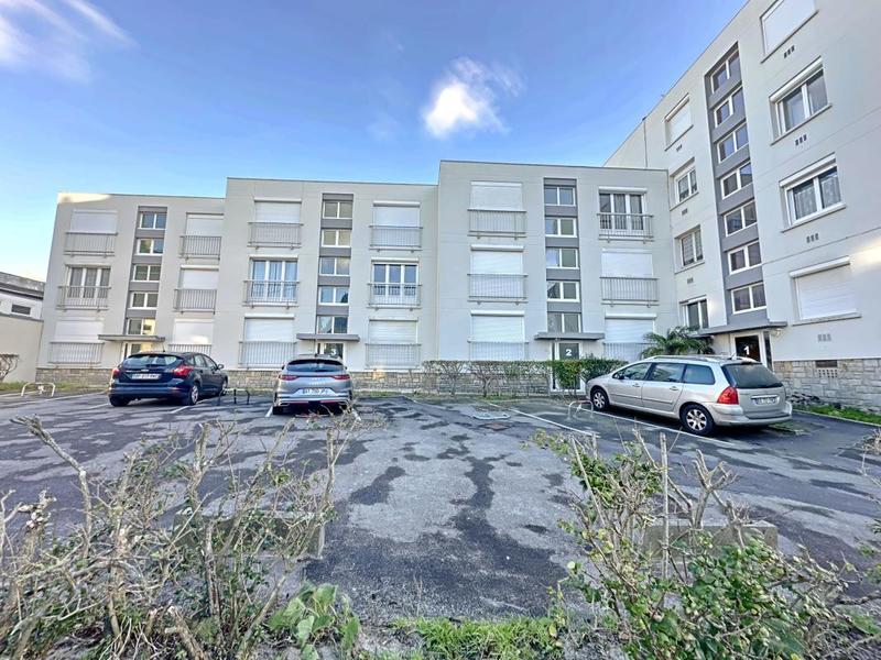 Studio - 30 m² - 1 pièce