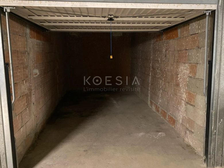 Parking / Garage - 11 m²