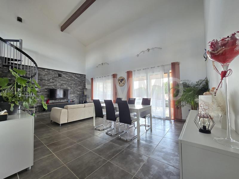 Villa - 152 m² - 6 pièces