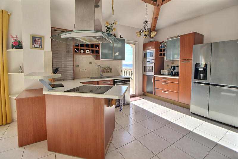 Villa - 249 m² - 11 pièces