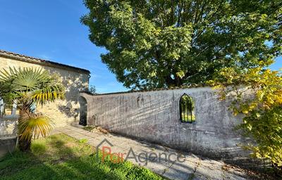 Maison - 241 m² - 8 pièces