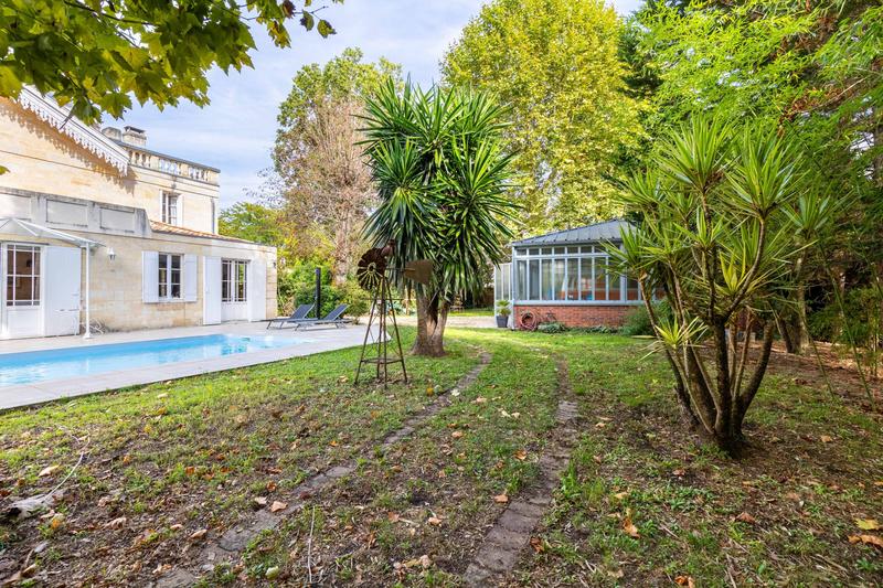 Maison - 260 m² - 7 pièces