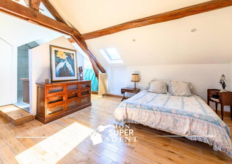 Maison - 202 m² - 7 pièces