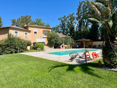 Maison - 230 m² - 8 pièces