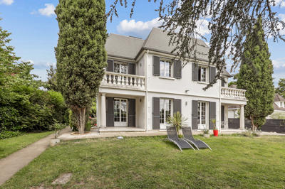 Maison - 300 m² - 9 pièces