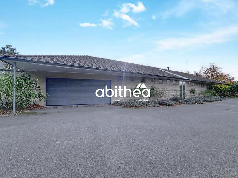 Maison - 368 m² - 9 pièces