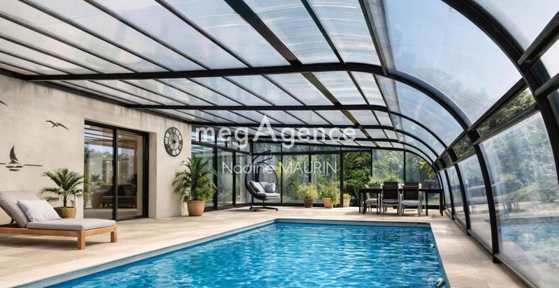 Maison traditionnelle - 224 m² - 8 pièces