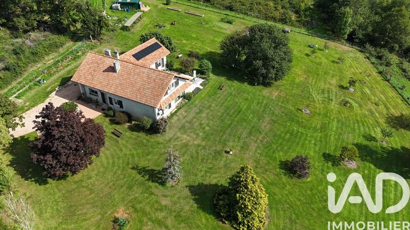 Maison - 221 m² - 6 pièces