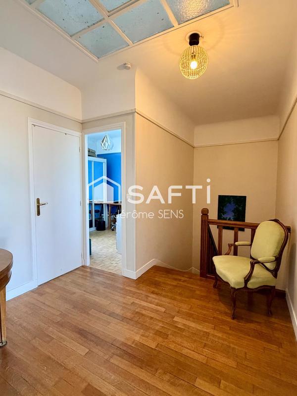 Maison - 168 m² - 8 pièces