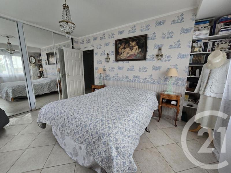 Villa - 208 m² - 6 pièces