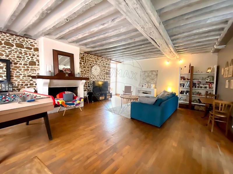 Maison - 239 m² - 7 pièces