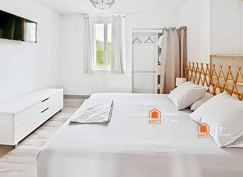 Maison - 234 m² - 10 pièces