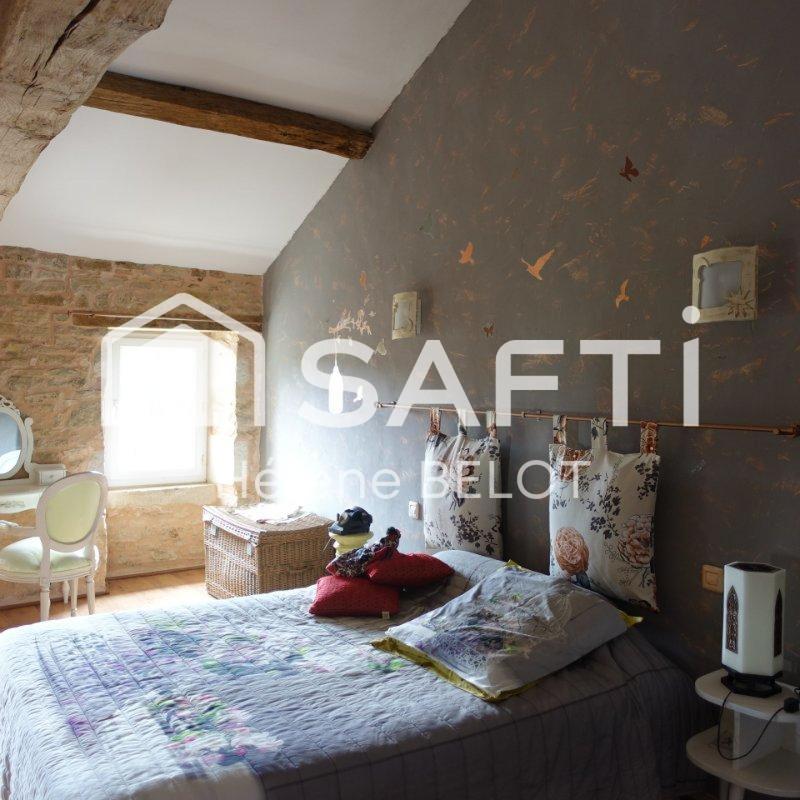 Maison - 230 m² - 7 pièces