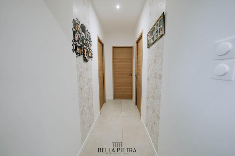 Maison - 218 m² - 5 pièces